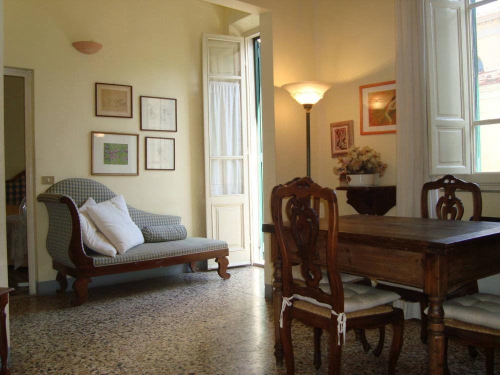 casa indipendente in vendita a Viareggio