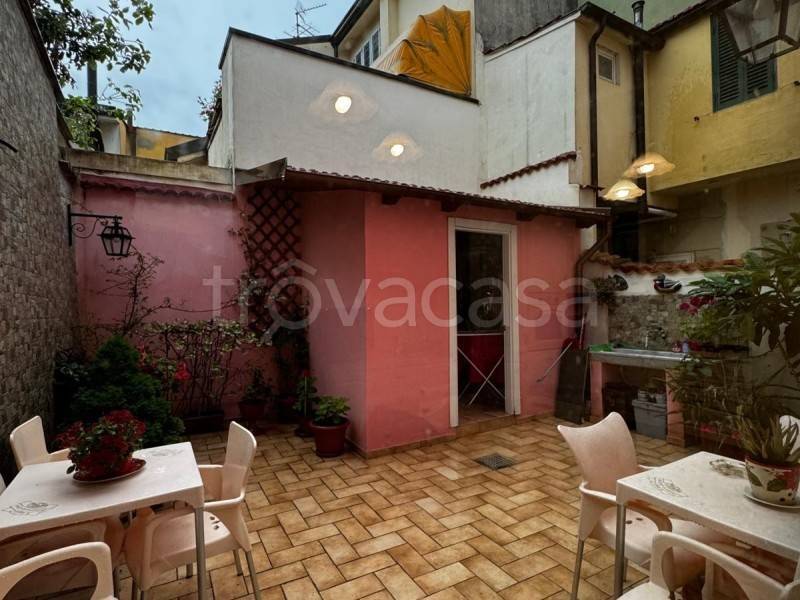 casa indipendente in vendita a Viareggio in zona Centro Storico