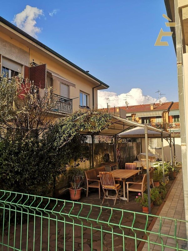 casa indipendente in vendita a Viareggio