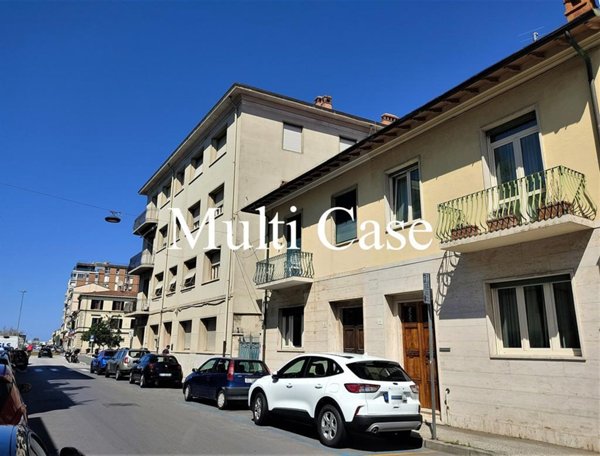 casa indipendente in vendita a Viareggio