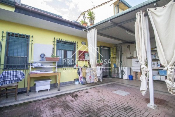 casa indipendente in vendita a Viareggio