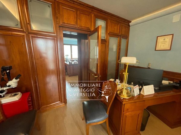 casa indipendente in vendita a Viareggio