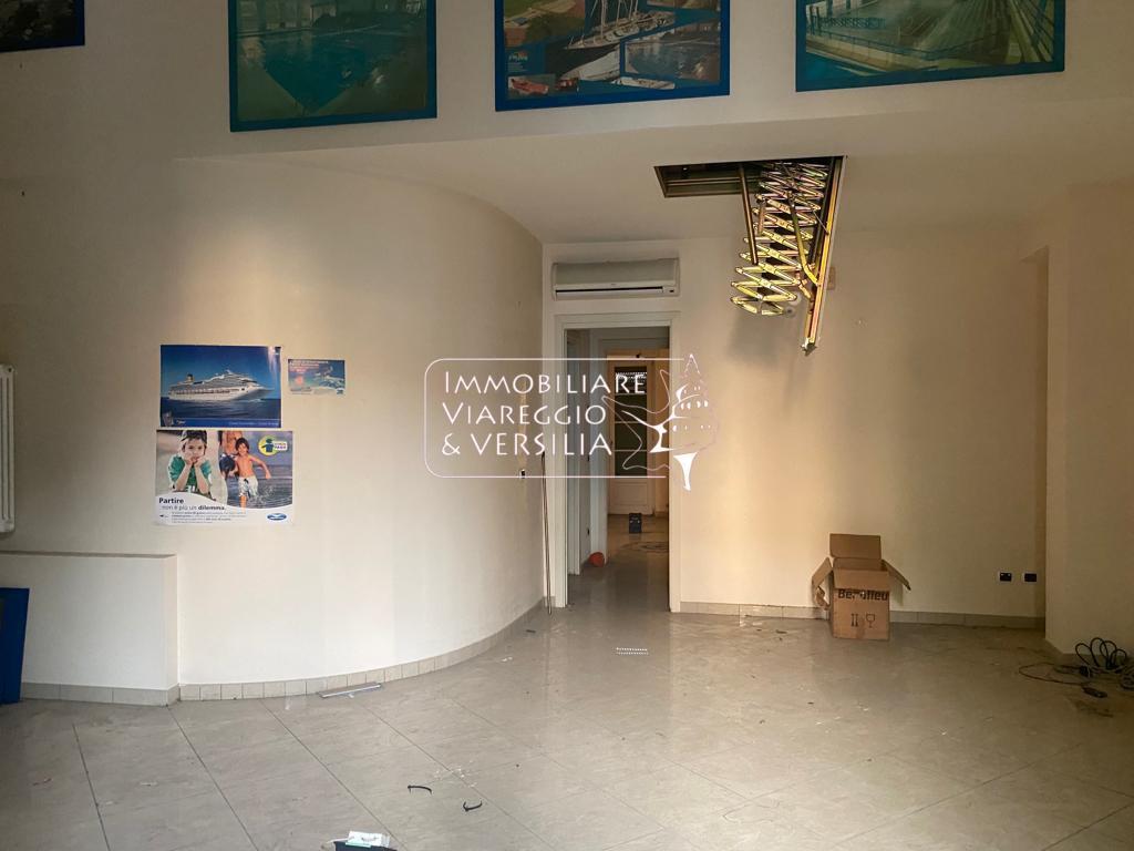 casa indipendente in vendita a Viareggio