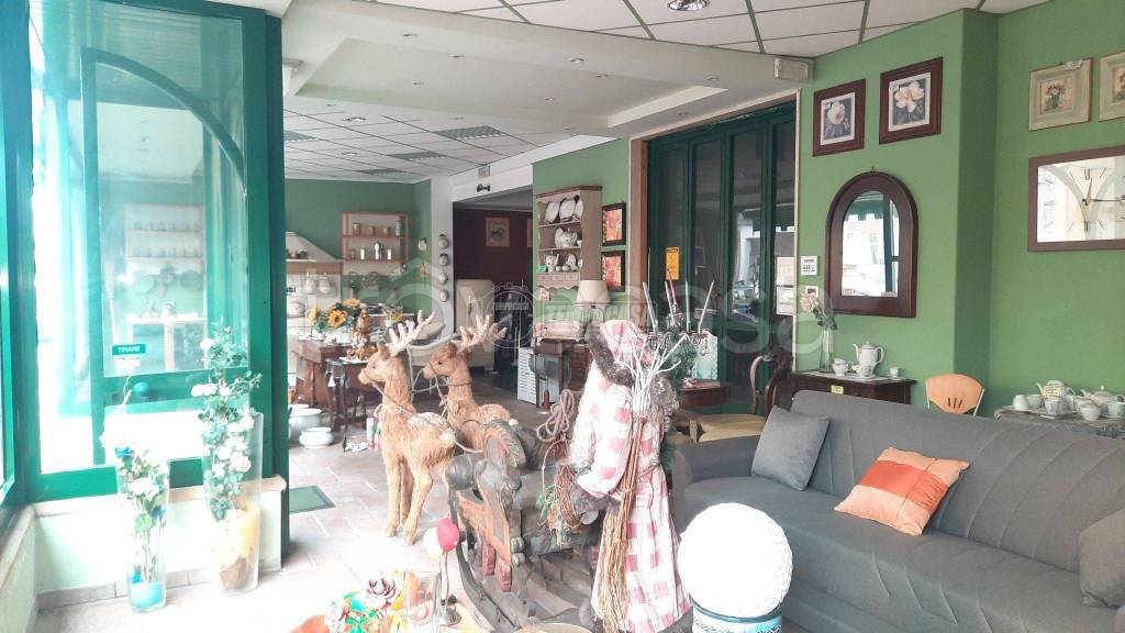 negozio in vendita a Viareggio in zona Migliarina