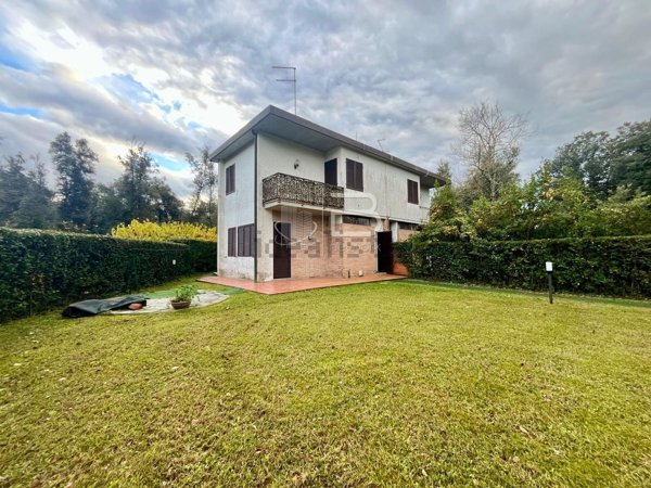 appartamento in vendita a Viareggio in zona Torre del Lago