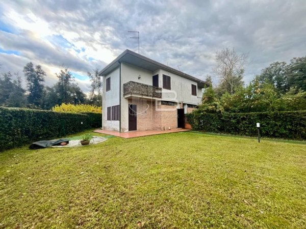 appartamento in vendita a Viareggio in zona Torre del Lago