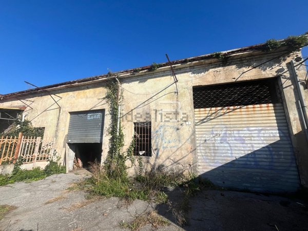 locale di sgombero in vendita a Viareggio in zona Torre del Lago