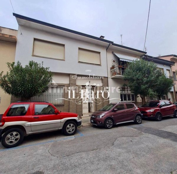 casa indipendente in vendita a Viareggio in zona Centro Storico