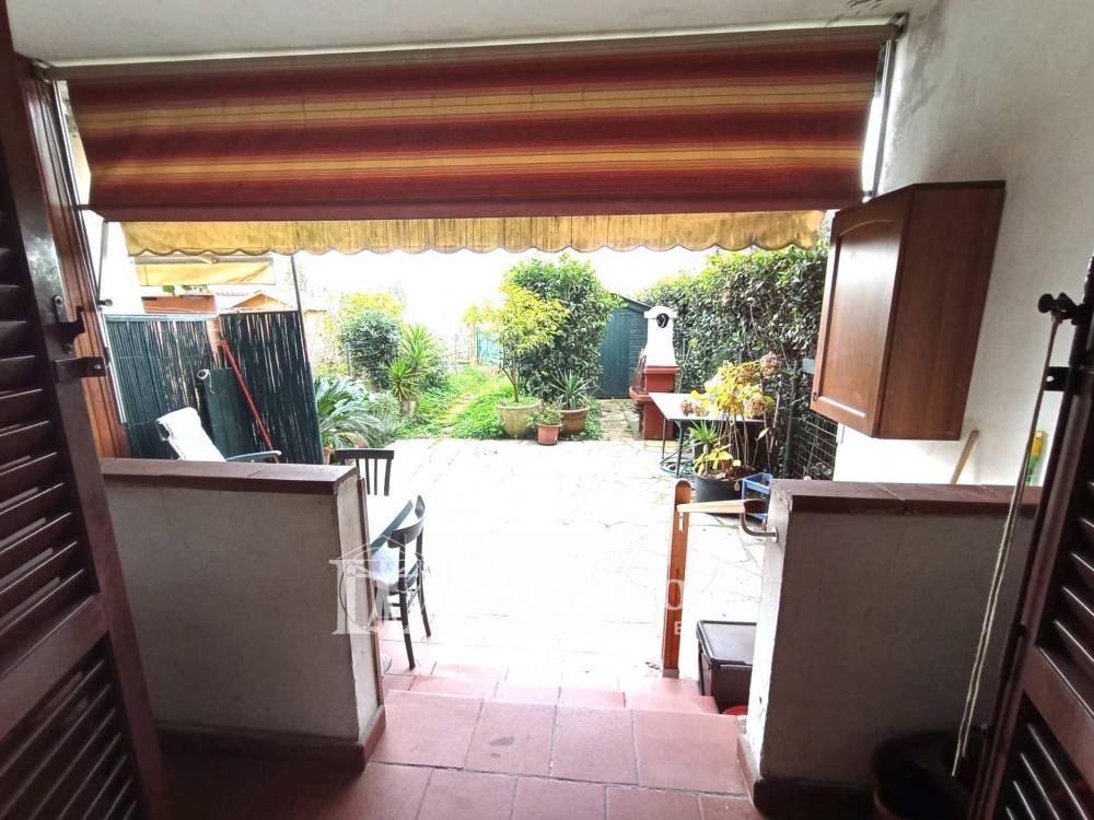 casa indipendente in vendita a Viareggio