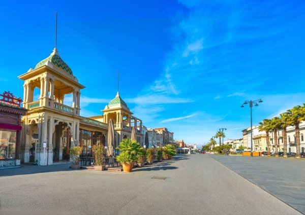 negozio in vendita a Viareggio in zona Centro Storico