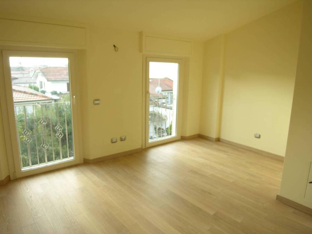 casa indipendente in vendita a Viareggio