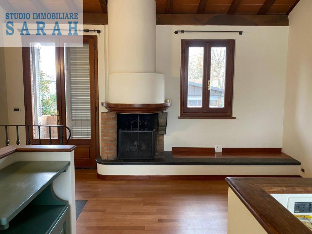 casa indipendente in vendita a Viareggio