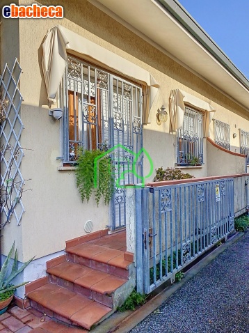 casa indipendente in vendita a Viareggio in zona Torre del Lago