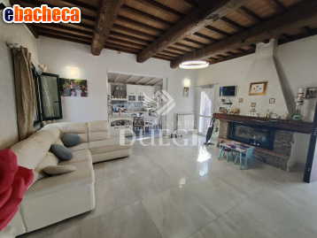 casa indipendente in vendita a Viareggio