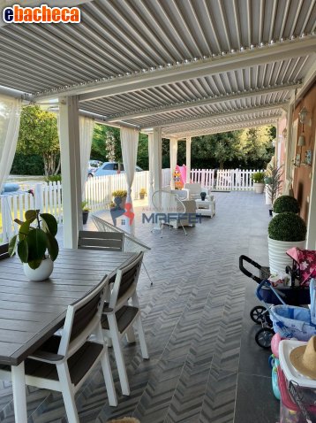 casa indipendente in vendita a Viareggio