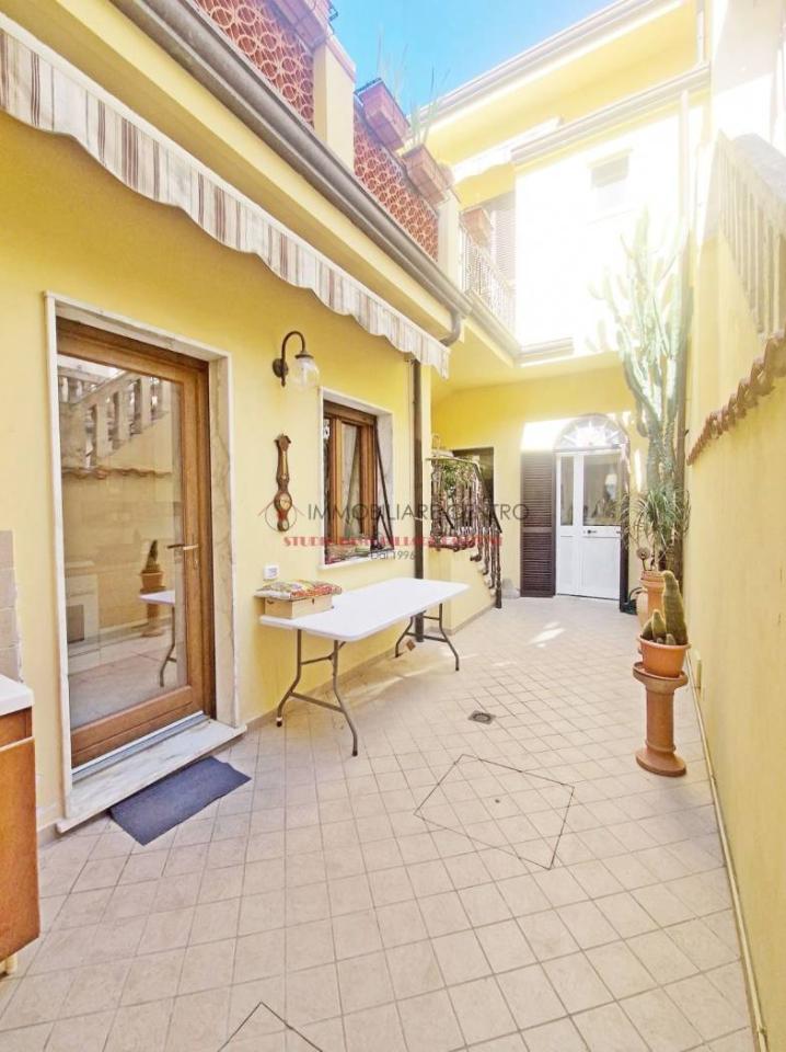 casa indipendente in vendita a Viareggio