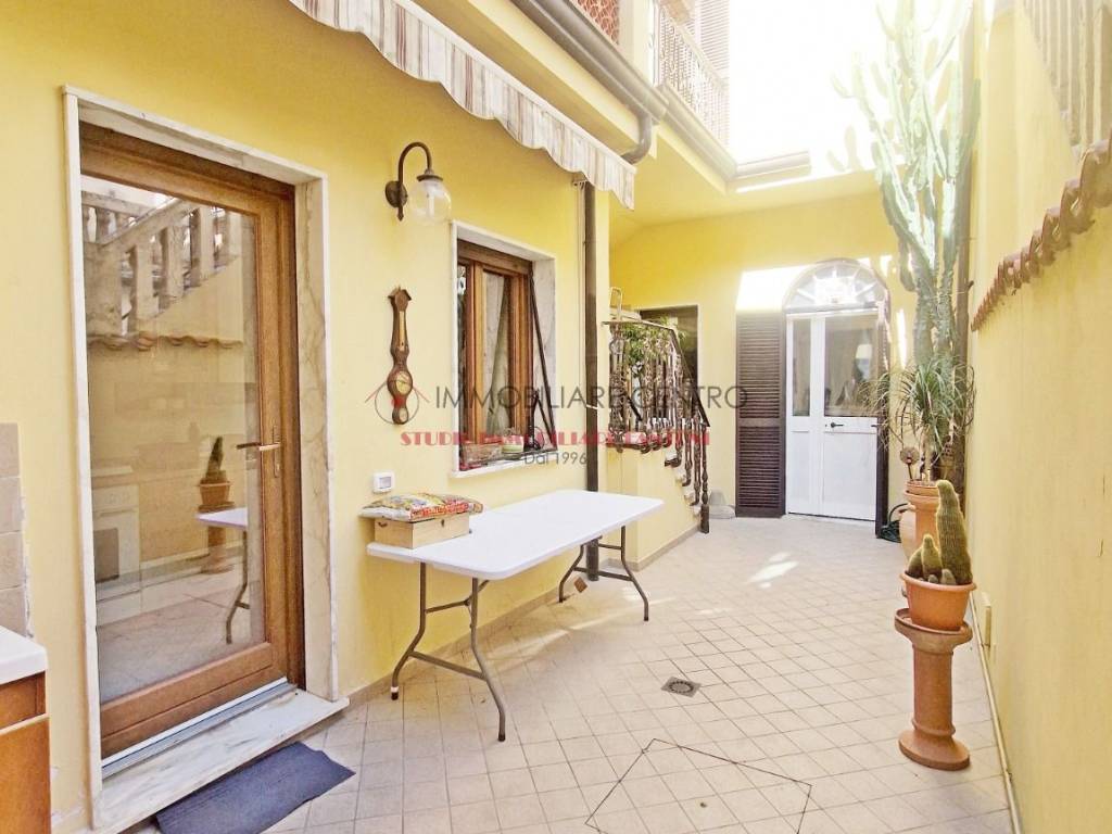 casa indipendente in vendita a Viareggio