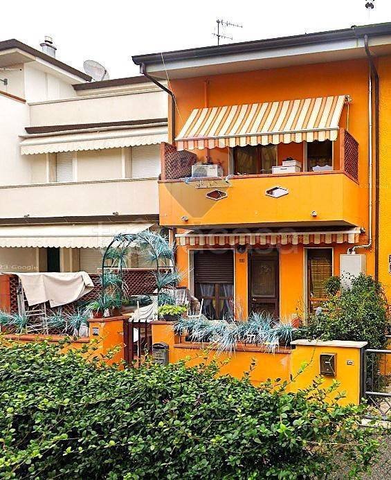 casa indipendente in vendita a Viareggio in zona Torre del Lago