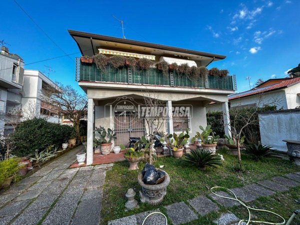 casa indipendente in vendita a Viareggio in zona Torre del Lago
