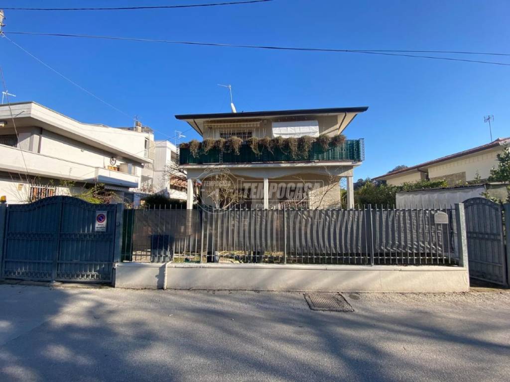casa indipendente in vendita a Viareggio in zona Torre del Lago