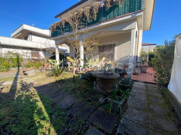 casa indipendente in vendita a Viareggio in zona Torre del Lago