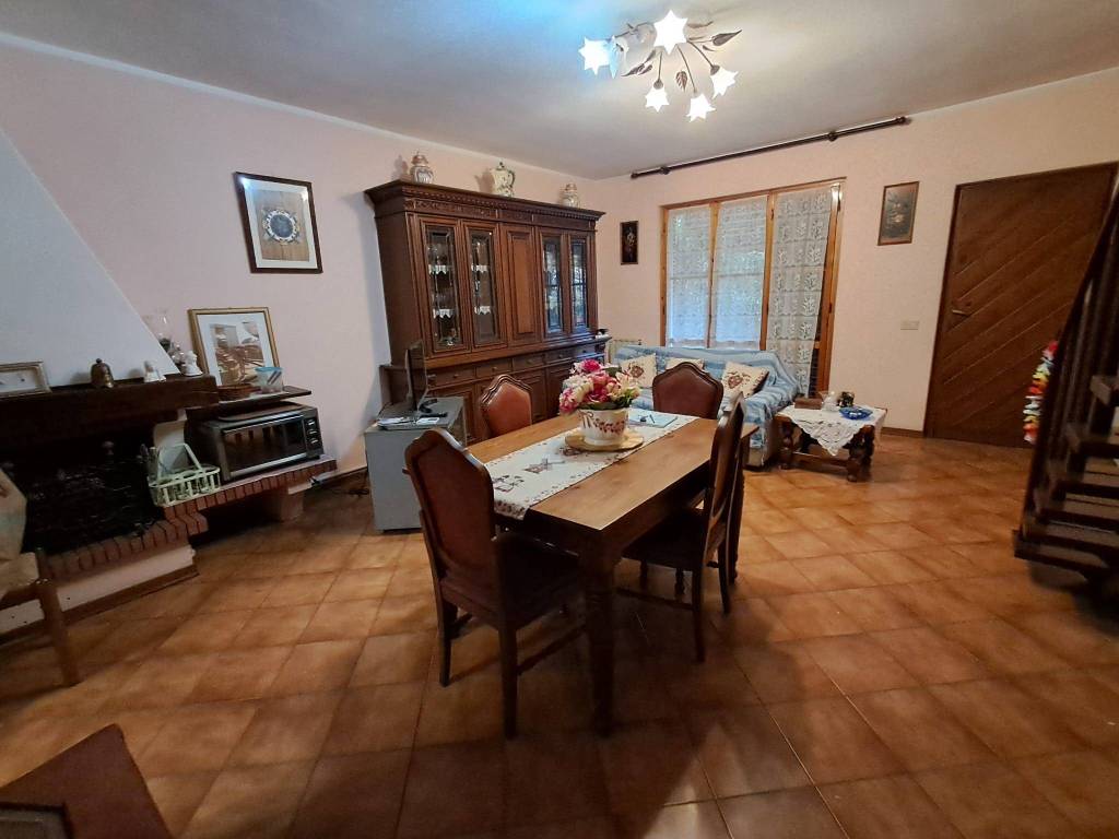 casa indipendente in vendita a Viareggio
