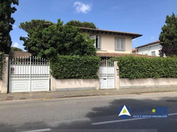 casa indipendente in vendita a Viareggio in zona Marco Polo