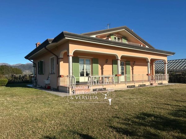 casa indipendente in vendita a Viareggio
