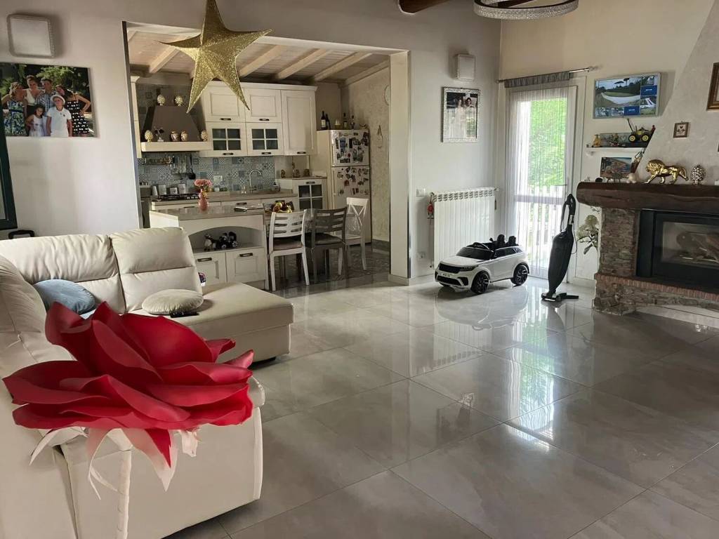 casa indipendente in vendita a Viareggio in zona Campo d'Aviazione