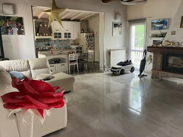 casa indipendente in vendita a Viareggio