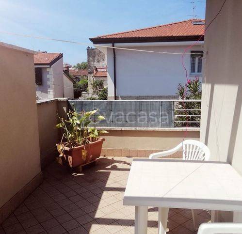 casa indipendente in vendita a Viareggio