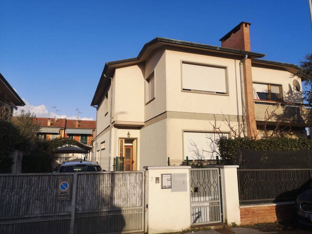 casa indipendente in vendita a Viareggio in zona Migliarina