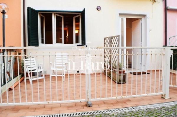 casa indipendente in vendita a Viareggio in zona Centro Storico
