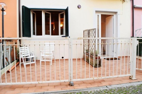 casa indipendente in vendita a Viareggio in zona Centro Storico