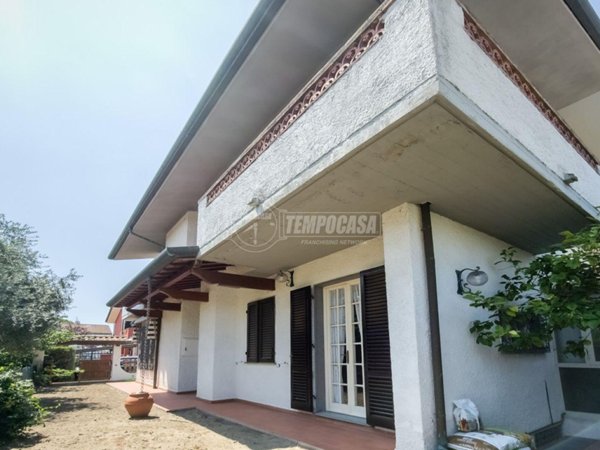 casa indipendente in vendita a Viareggio