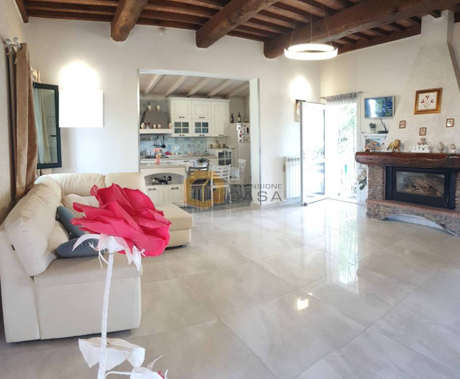 casa indipendente in vendita a Viareggio