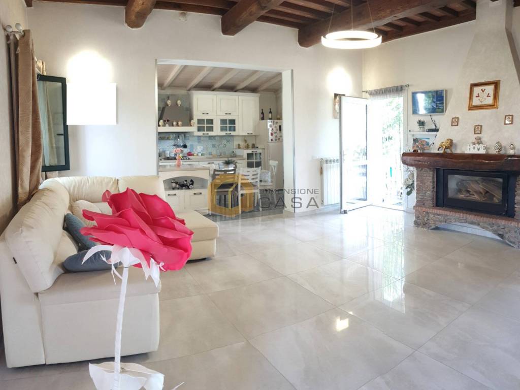 casa indipendente in vendita a Viareggio