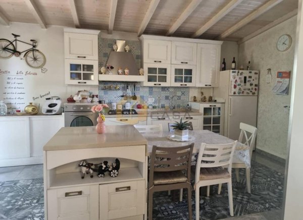 casa indipendente in vendita a Viareggio