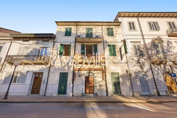 casa indipendente in vendita a Viareggio