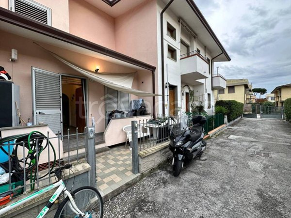 casa indipendente in vendita a Viareggio