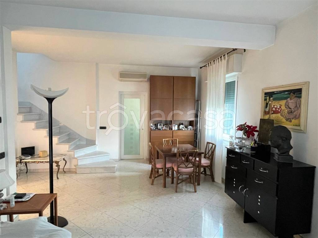 casa indipendente in vendita a Viareggio