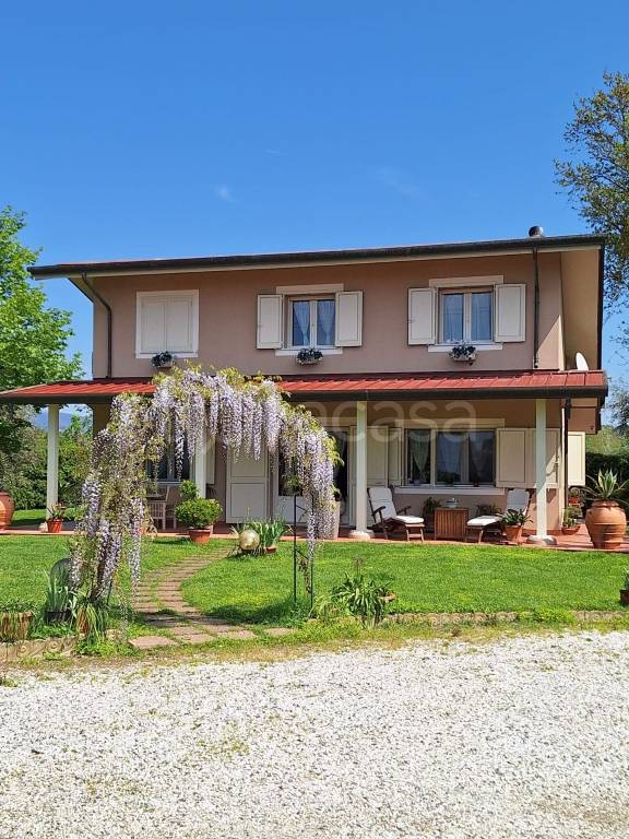 casa indipendente in vendita a Viareggio in zona Torre del Lago