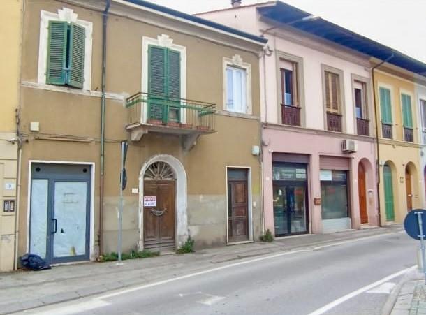 casa indipendente in vendita a Viareggio