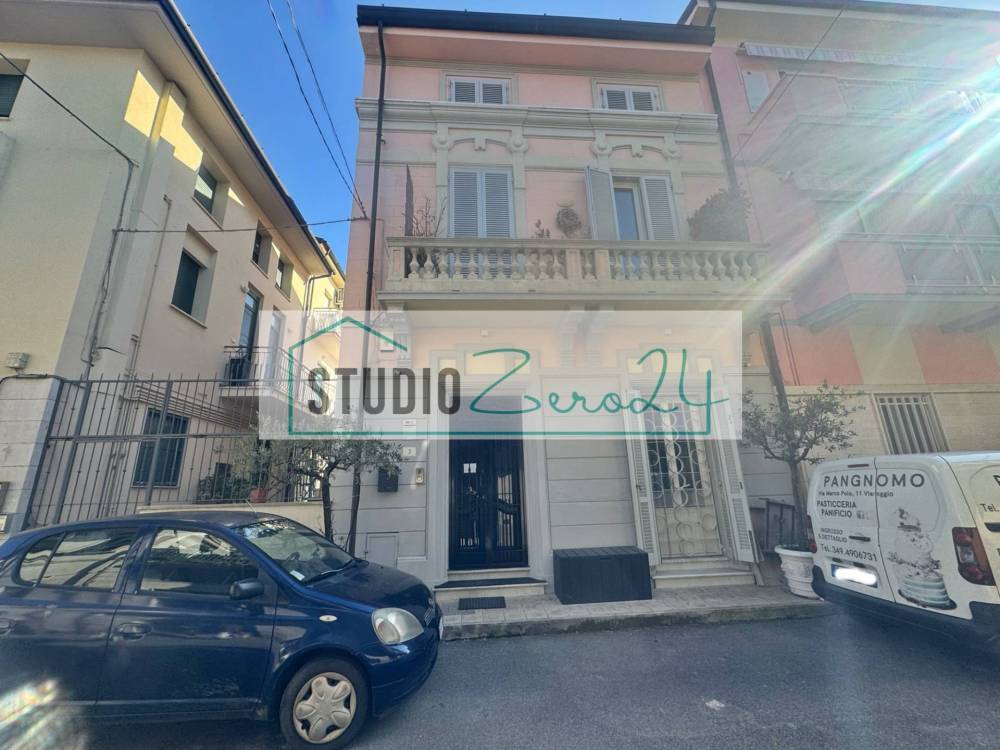 casa indipendente in vendita a Viareggio in zona Marco Polo
