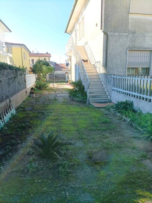 appartamento in vendita a Viareggio in zona Torre del Lago