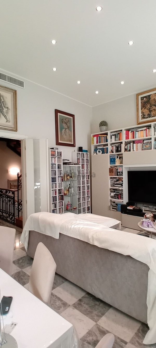 casa indipendente in vendita a Viareggio
