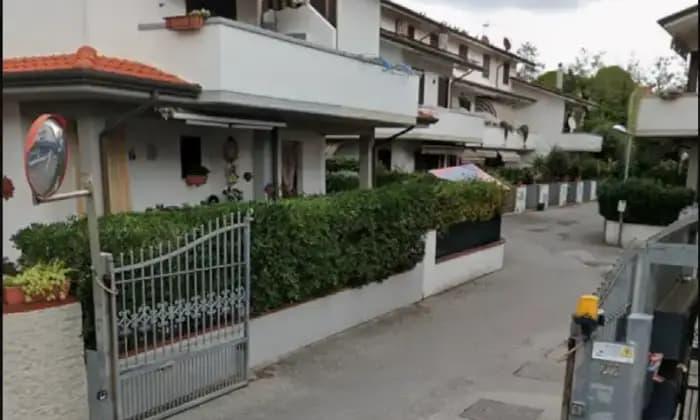 casa indipendente in vendita a Viareggio in zona Torre del Lago