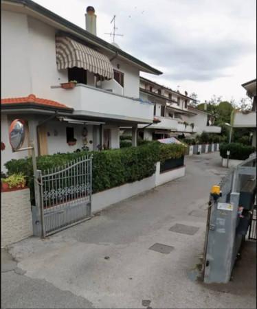 casa indipendente in vendita a Viareggio in zona Torre del Lago