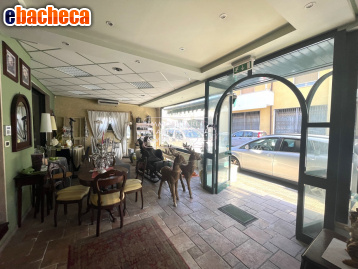 negozio in vendita a Viareggio in zona Migliarina