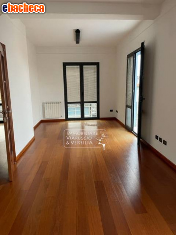 ufficio in vendita a Viareggio